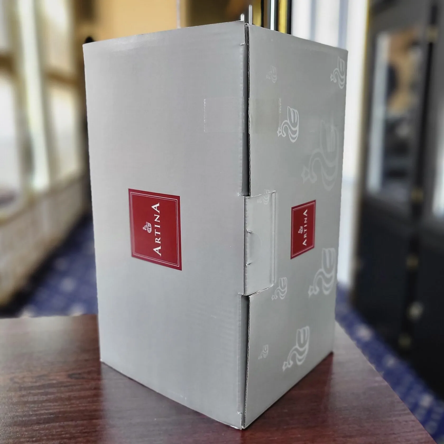 Бокал для коньяка на подставке