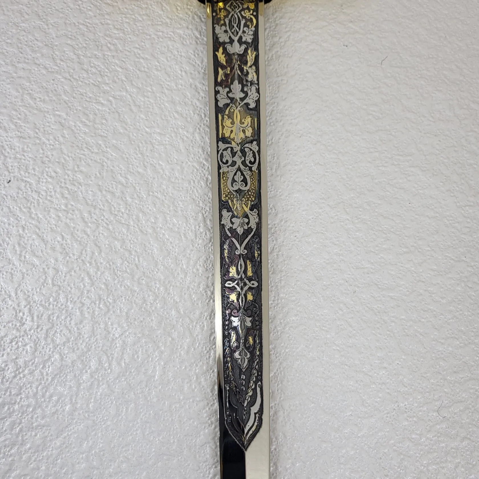 Дага Скорпион с камнями